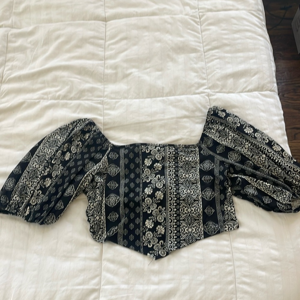 Altar’d state crop top. Size large. Ties in the back